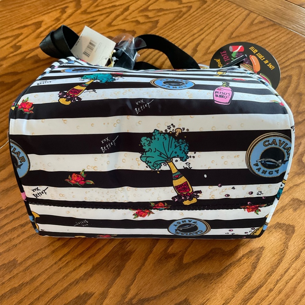 NWT Betsey Johnson “Pop the Bubbly” Insulated Lunch Tote - Picture 4 of 9